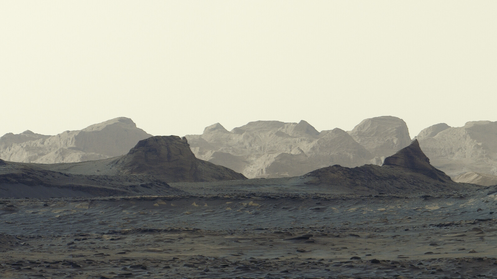 Mars : Curiosity révèle à l’aube des falaises sculptées par le vent