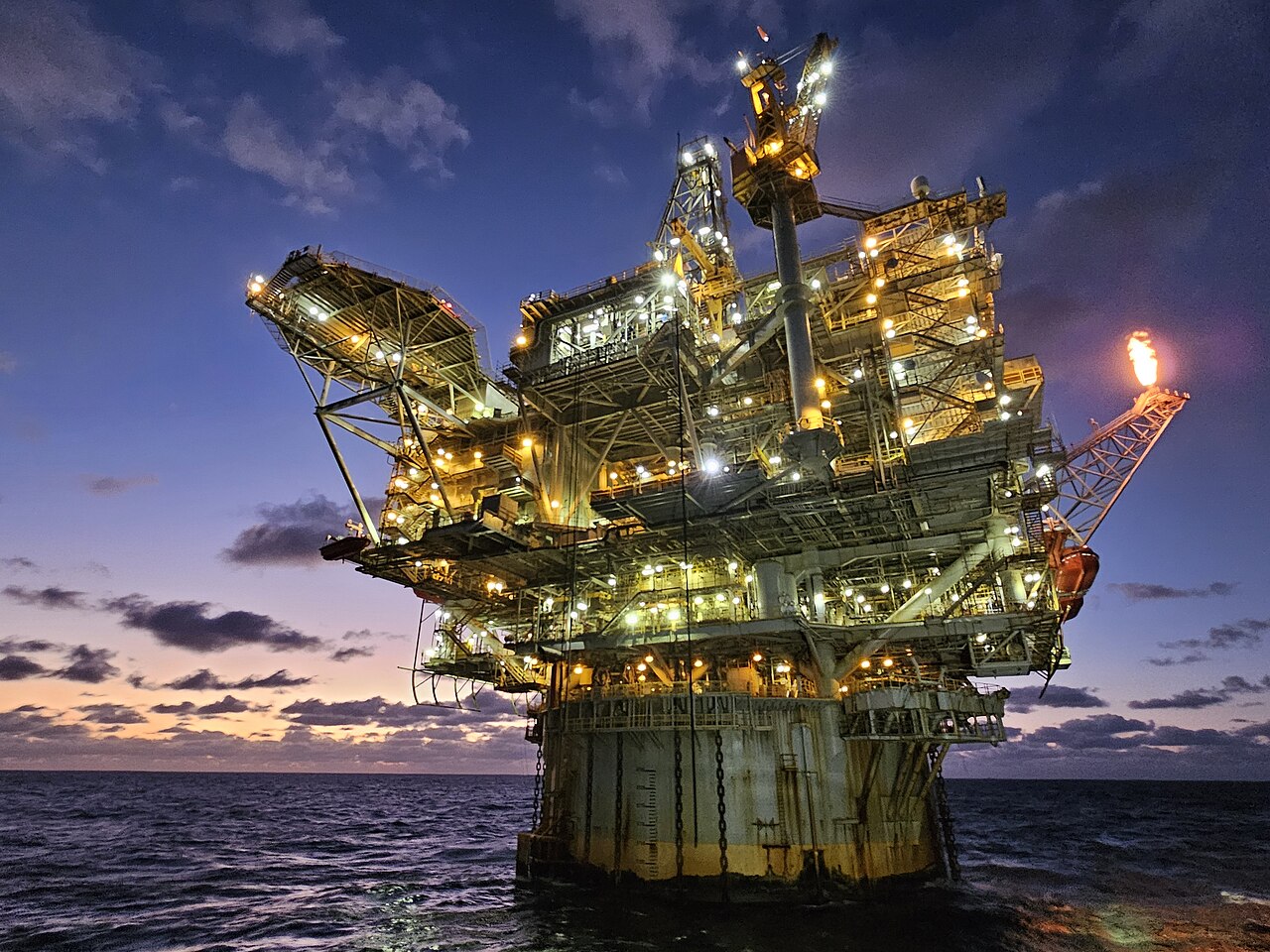 Pétrole : le Brent repasse au-dessus de 100 dollars, le golfe du Mexique sous surveillance