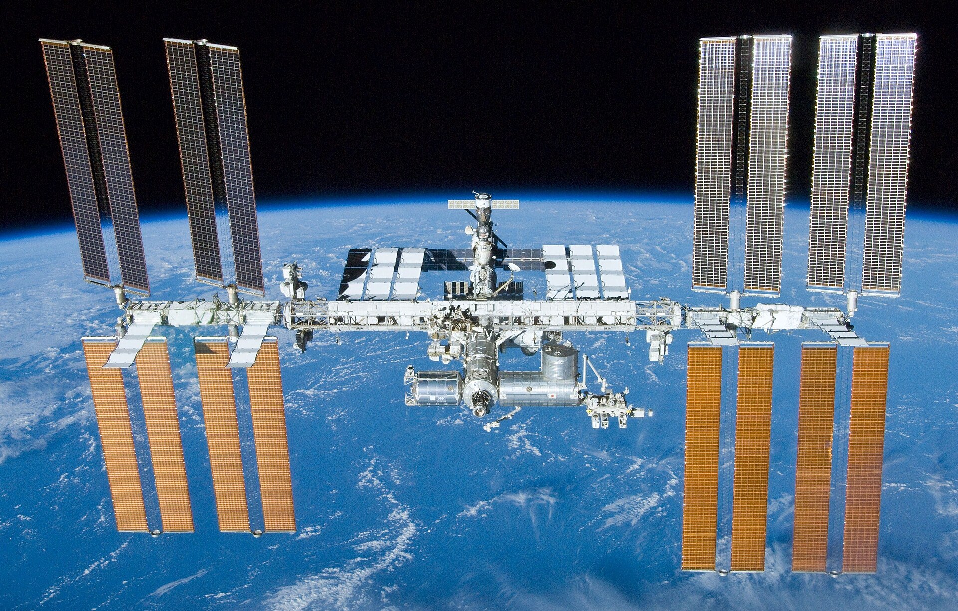 Crew‑13 rejoint l’ISS en moins de huit heures, un record américain